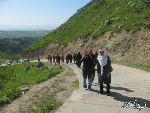 پیاده روی خانوادگی شهروندان کلاله ای به سمت بقعه حضرت خالد نبی (ع) برگزار شد