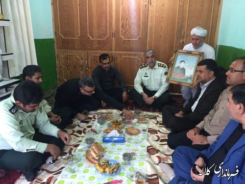 دیدار بخشدار مرکزی از خانواده محترم شهدای انتظامی بخش مرکزی به مناسبت  گرامیداشت هفته انتظامی 