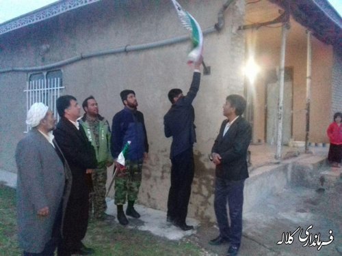 نصب پرچم بر سردرب منزل خانواده محترم شهدادر روستاهای بخش مرکزی