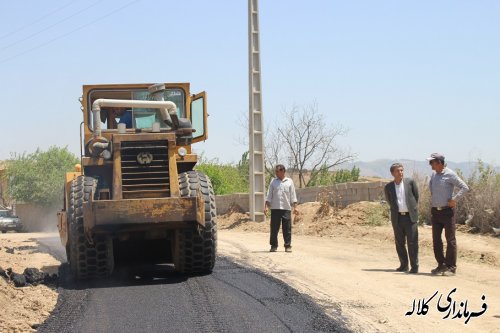 بازدید بخشدار پیشکمر از اجرای آسفالت روستای دومانلی بخش پیشکمر