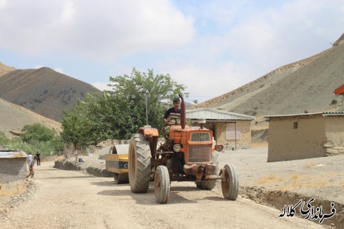 اجرای پروژه زیر سازی و شن ریزی معابر روستای قره آغاچ بخش پیشکمر