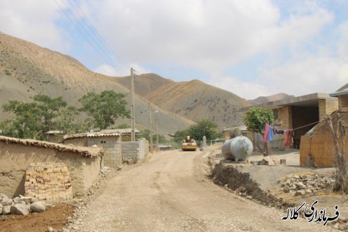 اجرای پروژه زیر سازی و شن ریزی معابر روستای قره آغاچ بخش پیشکمر