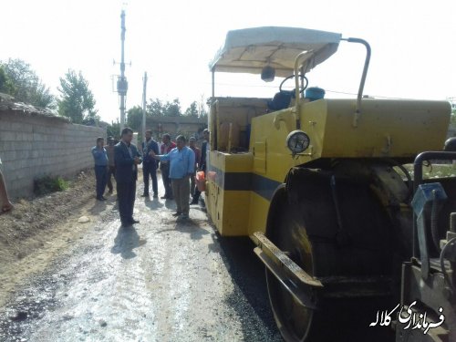 باحضور فرماندار معابر روستای گرکز بخش مرکزی زیرسازی و آسفالت شد