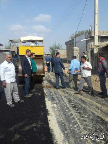 باحضور فرماندار معابر روستای گرکز بخش مرکزی زیرسازی و آسفالت شد