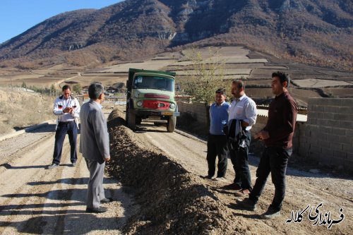 بازدید بخشدار پیشکمر ازاجری زیرسازی و آسفالت معابر روستای زاو بالا  