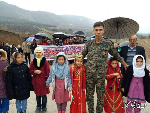 بمناسبت دهه مبارک فجر؛ پیاده روی خانوادگی در روستای قودنه سفلی بخش پیشکمربرگزار شد.