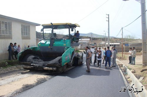 بازدید بخشدار پیشکمر از اجرای عملیات آسفالت روستای قودنه سفلی 