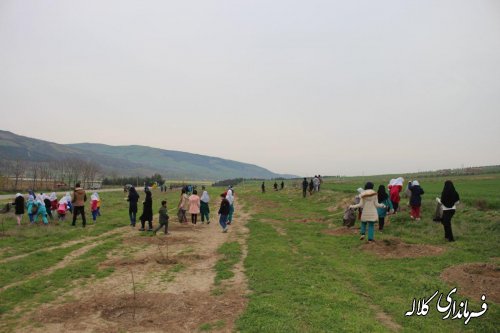 در آستانه سال نو؛طرح نهضت همگانی پاکسازی محیط روستا در بخش پیشکمر اجرا شد.