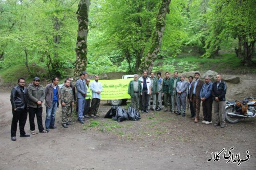 بمناسبت روز جهانی زمین چشمه زاو بخش پیشکمر از زباله ها پاک شد.
