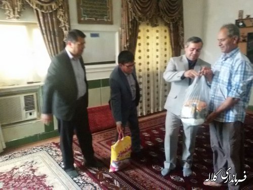 بخشدار پیشکمر بمناسبت ماه مبارک رمضان به مددجویان تحت پوشش بهزیستی سبد کالا توزیع کرد.