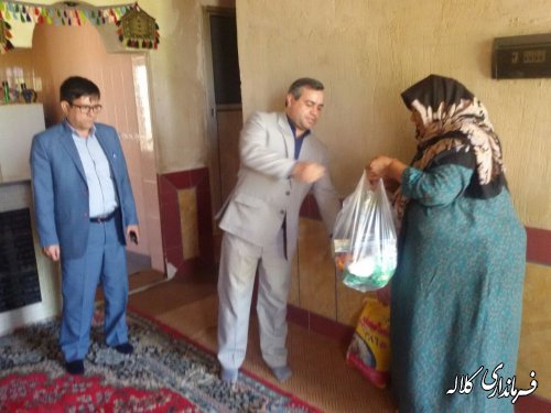 بخشدار پیشکمر بمناسبت ماه مبارک رمضان به مددجویان تحت پوشش بهزیستی سبد کالا توزیع کرد.
