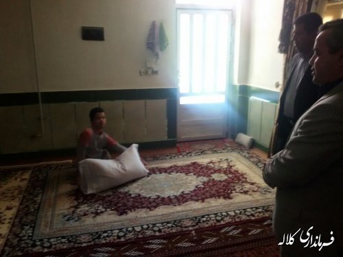 بخشدار پیشکمر بمناسبت ماه مبارک رمضان به مددجویان تحت پوشش بهزیستی سبد کالا توزیع کرد.