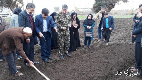 بازدید فرماندار کلاله از طرح آموزشی باغچه سلامت در روستای دهنه