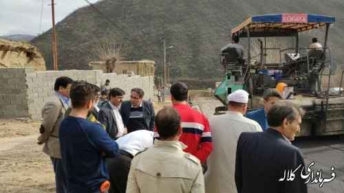 بازدید فرماندار کلاله از روند اجرای آسفالت معابر روستاهای قودنه علیا و قرانكي جنگل