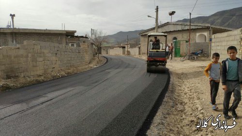 بازدید فرماندار کلاله از روند اجرای آسفالت معابر روستاهای قودنه علیا و قرانكي جنگل