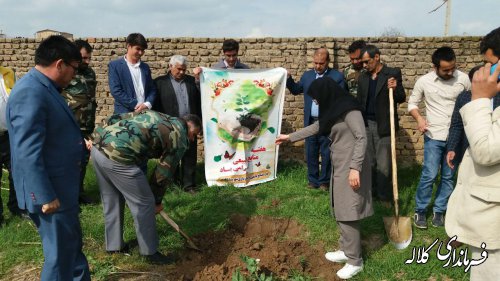 آئین درختکاری و کاشت نهال در محوطه بخشداری پیشکمر برگزار شد