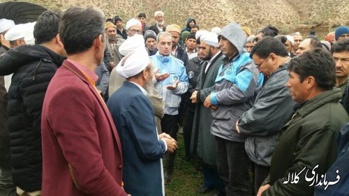 حضور بیانی سرپرست فرمانداری کلاله در مراسم نماز میت کودک ۲ ساله فوت شده بر اثر بارش شدید