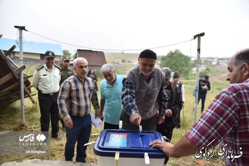 گزارش تصاویری // اخذ رای از مردم روستای جهان نمای کردکوی