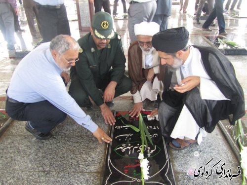 عطرافشانی مزار مطهر شهدای شهر کردکوی/تصویری