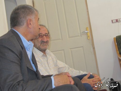 دیدار فرماندار ومسئولین با خانواده شهیدان منوچهری /تصویری