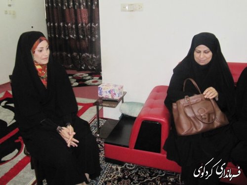 به مناسبت دهه کرامت صورت گرفت: دیدار فرماندار با دختران شاهد