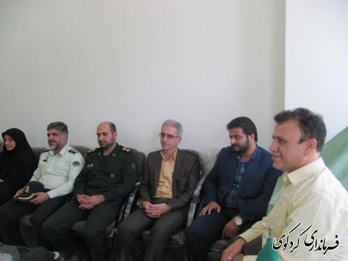 فرماندار باهیئت همراه  سال جدید تحصیلی رابه مدیران و دانش آموزان تبریک گفتند