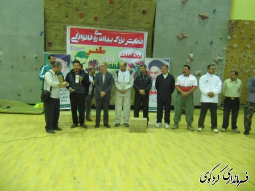 همایش پیاده روی بزرگ خانوادگی در کردکوی برگزار شد