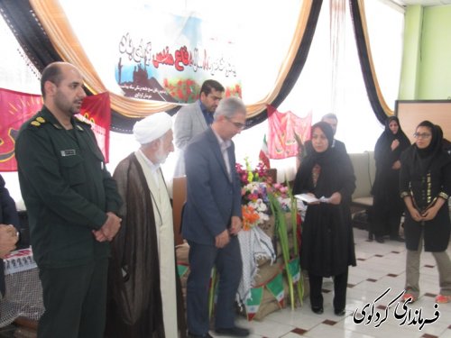 تجلیل از 75 خانواده شهید وایثارگر شبکه بهداشت ودرمان شهرستان /تصویری