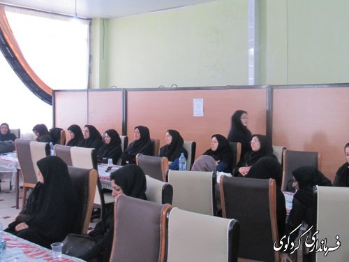 تجلیل از 75 خانواده شهید وایثارگر شبکه بهداشت ودرمان شهرستان /تصویری