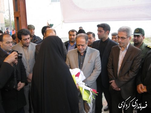 مهندس ترکان نماینده ریاست جمهوری  بر سر مزار شهدای شهرستان کردکوی حاضر شد