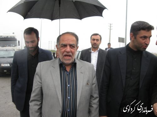 مهندس ترکان نماینده ریاست جمهوری  بر سر مزار شهدای شهرستان کردکوی حاضر شد