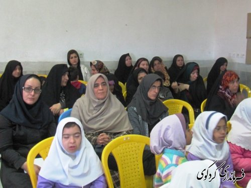 جشن معلولان در مدرسه استثنایی توحید