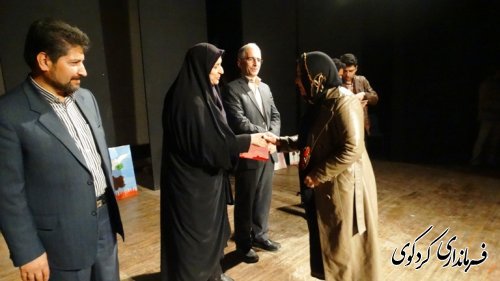 به مناسبت دهه فجر: در مراسم جنگ شادی از هنرجویان هنرهای تجسمی در شهرستان تقدیر شد
