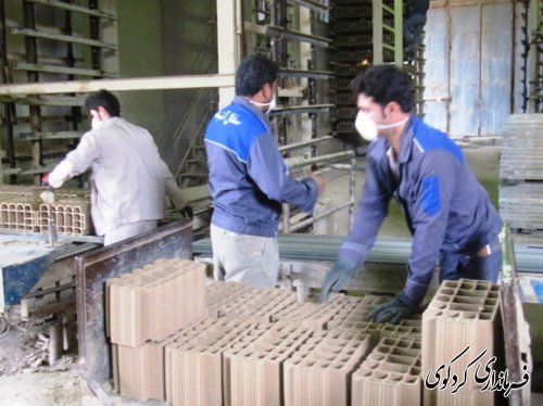 دیدار صمیمانه فرماندار با کارگران کارخانه سفال آشیانه