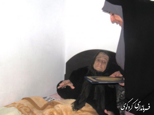 به مناسبت ایام الله دهه فجر: دیدار صمیمانه فرماندار با خانواده شهدا و ایثارگران