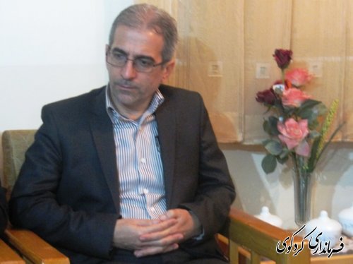 به مناسبت ایام الله دهه فجر: دیدار صمیمانه فرماندار با خانواده شهدا و ایثارگران