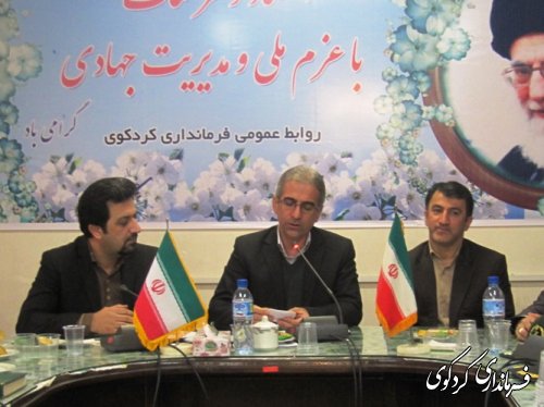 فرماندار: ارائه گزارش عملکرد مسئولان باعث جلب اعتماد مردم و افزایش مشروعیت نظام می شود.