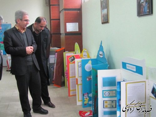 نمایشگاه جشنواره کشوری دانش آموزان جابر بن حیان با حضور فرماندار و معاون آموزشی (دوره ابتدایی) اداره کل آموزش و پرورش استان افتتاح شد