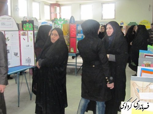 نمایشگاه جشنواره کشوری دانش آموزان جابر بن حیان با حضور فرماندار و معاون آموزشی (دوره ابتدایی) اداره کل آموزش و پرورش استان افتتاح شد