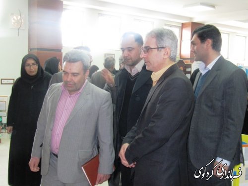 نمایشگاه جشنواره کشوری دانش آموزان جابر بن حیان با حضور فرماندار و معاون آموزشی (دوره ابتدایی) اداره کل آموزش و پرورش استان افتتاح شد