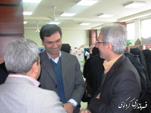 نمایشگاه جشنواره کشوری دانش آموزان جابر بن حیان با حضور فرماندار و معاون آموزشی (دوره ابتدایی) اداره کل آموزش و پرورش استان افتتاح شد