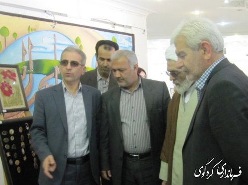 شرکت فرماندار و هیات همراه در نمایشگاه فروش آثار هنری ویژه نوروز