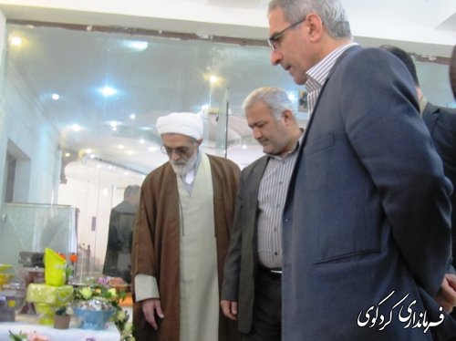 شرکت فرماندار و هیات همراه در نمایشگاه فروش آثار هنری ویژه نوروز