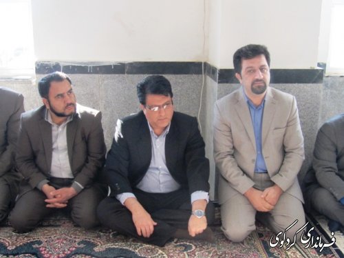 به دست خود درختی می نشانیم