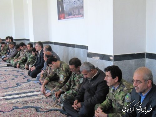 به دست خود درختی می نشانیم