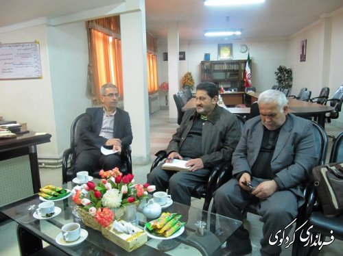 در آستانه سال نو اعضای شورای اسلامی بخش مرکزی با فرماندار دیدار و گفتگو کردند