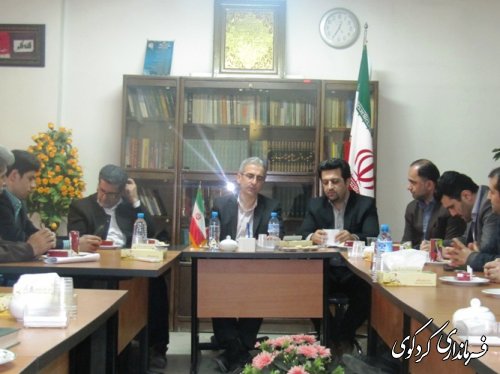 نشست صمیمی فرماندار کردکوی با کارکنان فرمانداری در آخرین ساعت کاری سال 93