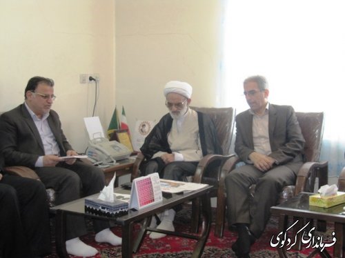 دیدار طهماسبی معاون سیاسی امنیتی استانداری گلستان با امام جمعه کردکوی و چند تن از خانواده های شاهد