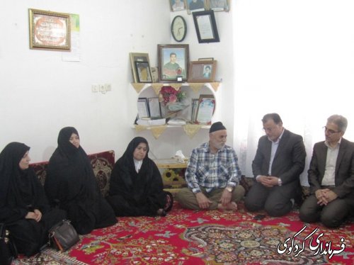 دیدار طهماسبی معاون سیاسی امنیتی استانداری گلستان با امام جمعه کردکوی و چند تن از خانواده های شاهد
