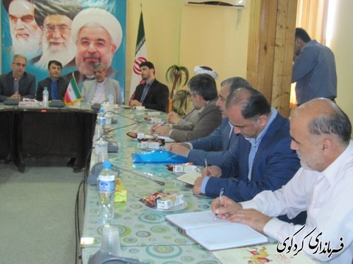 نشست مشترک ائمه جماعت، نماینده مردم مجلس و فرمانداران، مدیرکل آموزش و پرورش استان و روسای آن در غرب استان